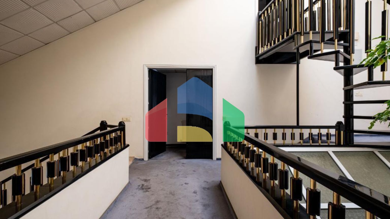 Продаж - Котедж 350 m² В Никосии