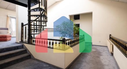 Продаж - Котедж 350 m² В Никосии