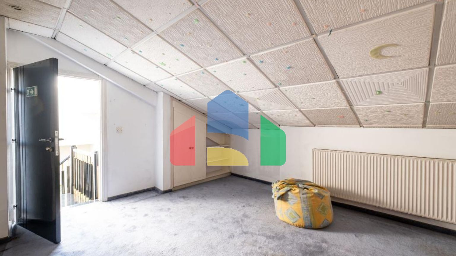 Продаж - Котедж 350 m² В Никосии