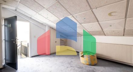 Продаж - Котедж 350 m² В Никосии