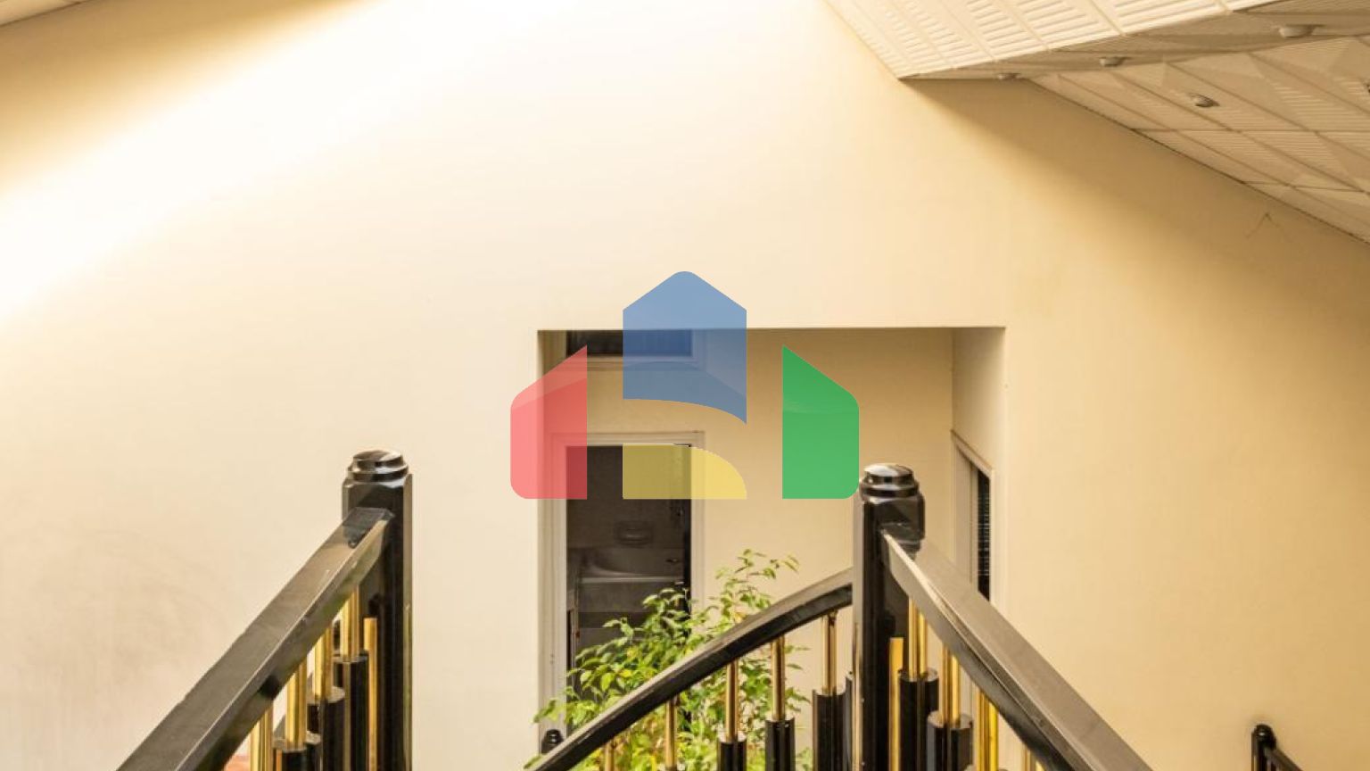 Продаж - Котедж 350 m² В Никосии