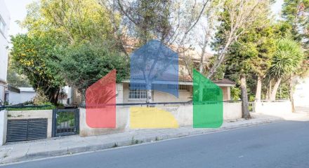 Продаж - Котедж 350 m² В Никосии