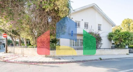 Продаж - Котедж 350 m² В Никосии