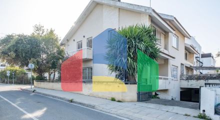 Продаж - Котедж 350 m² В Никосии