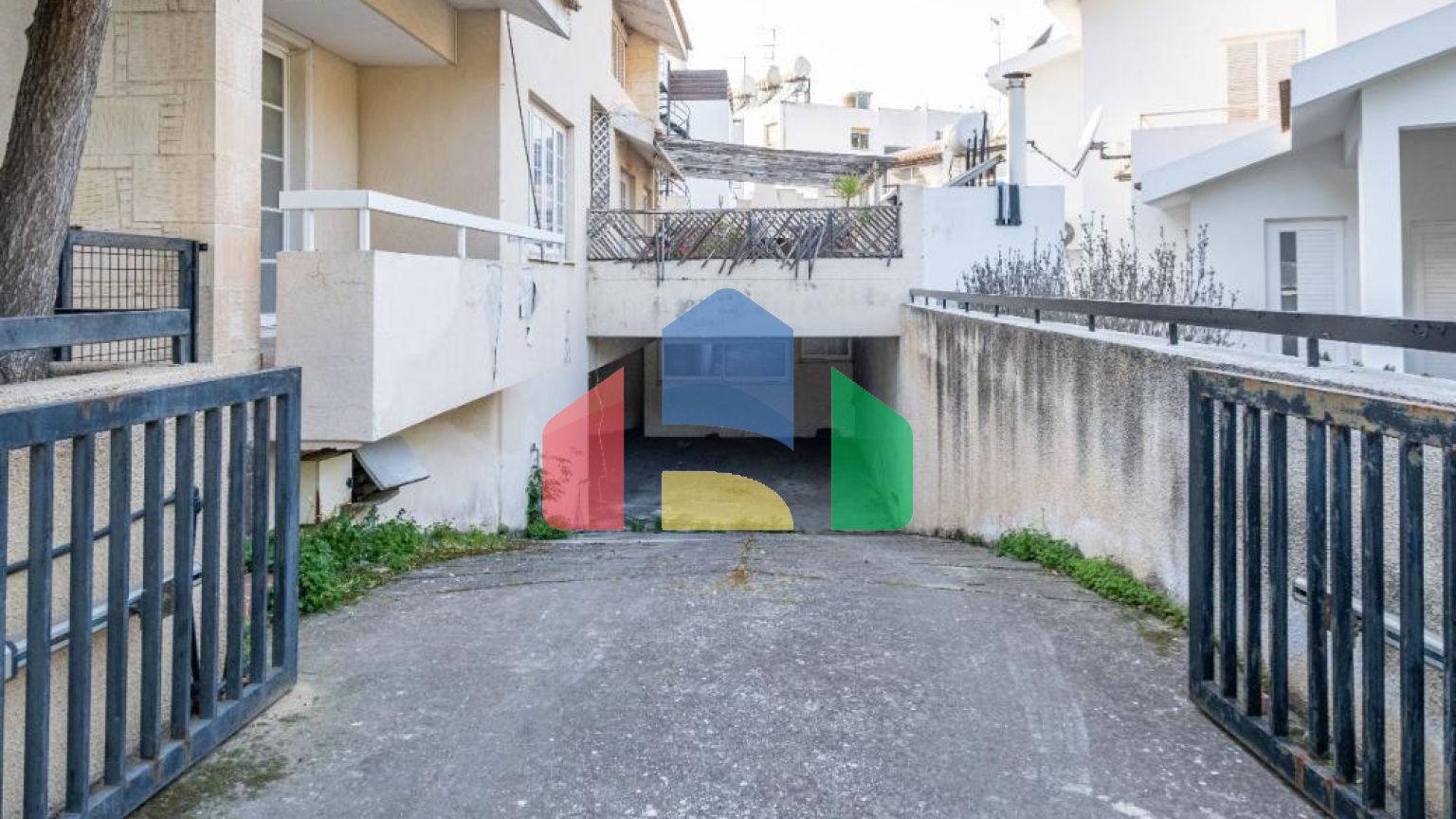 Продаж - Котедж 350 m² В Никосии