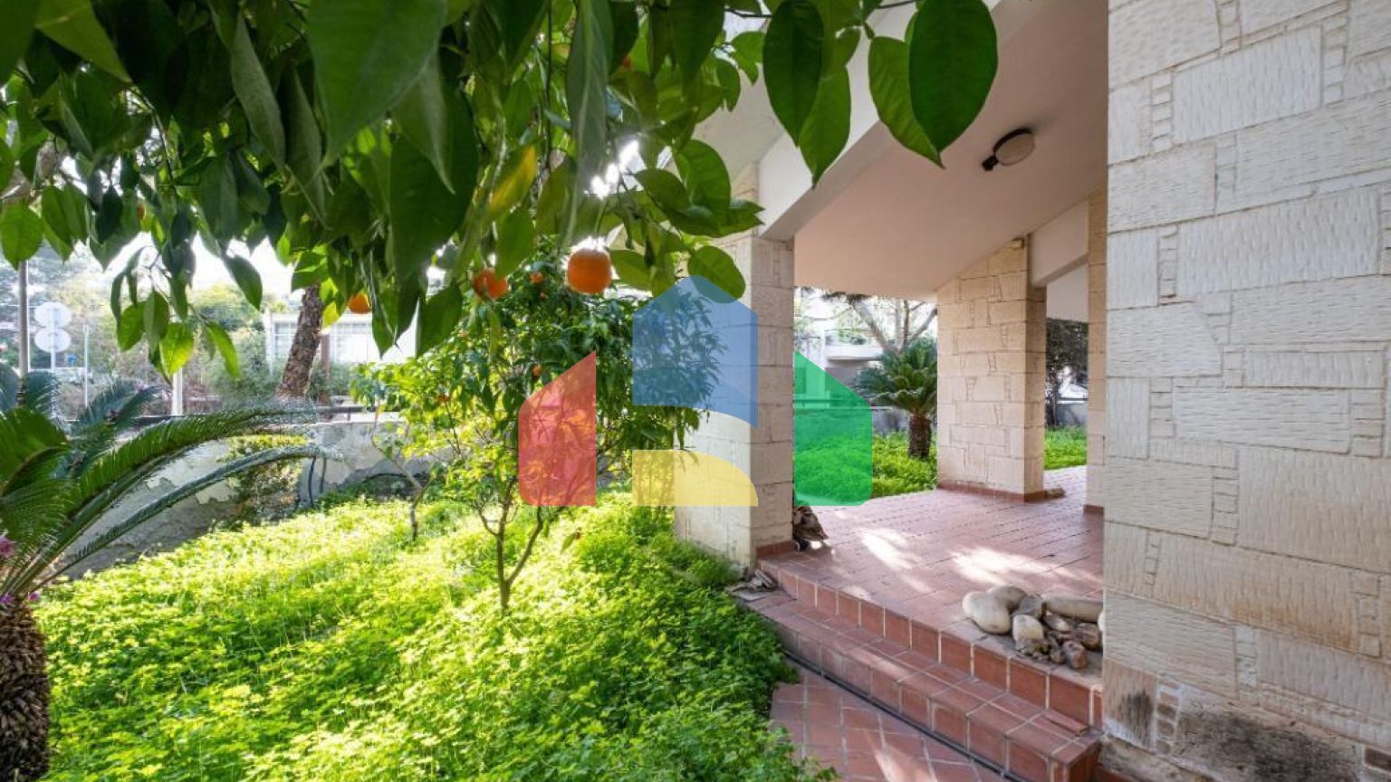 Продаж - Котедж 350 m² В Никосии