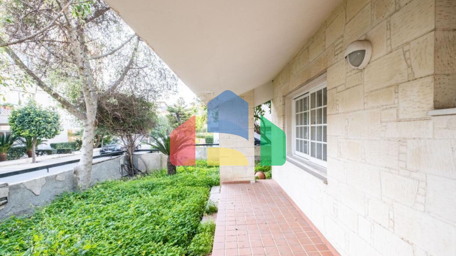 Продаж - Котедж 350 m² В Никосии