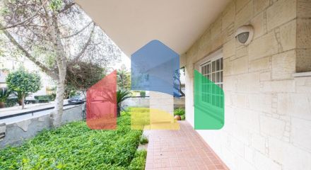 Продаж - Котедж 350 m² В Никосии