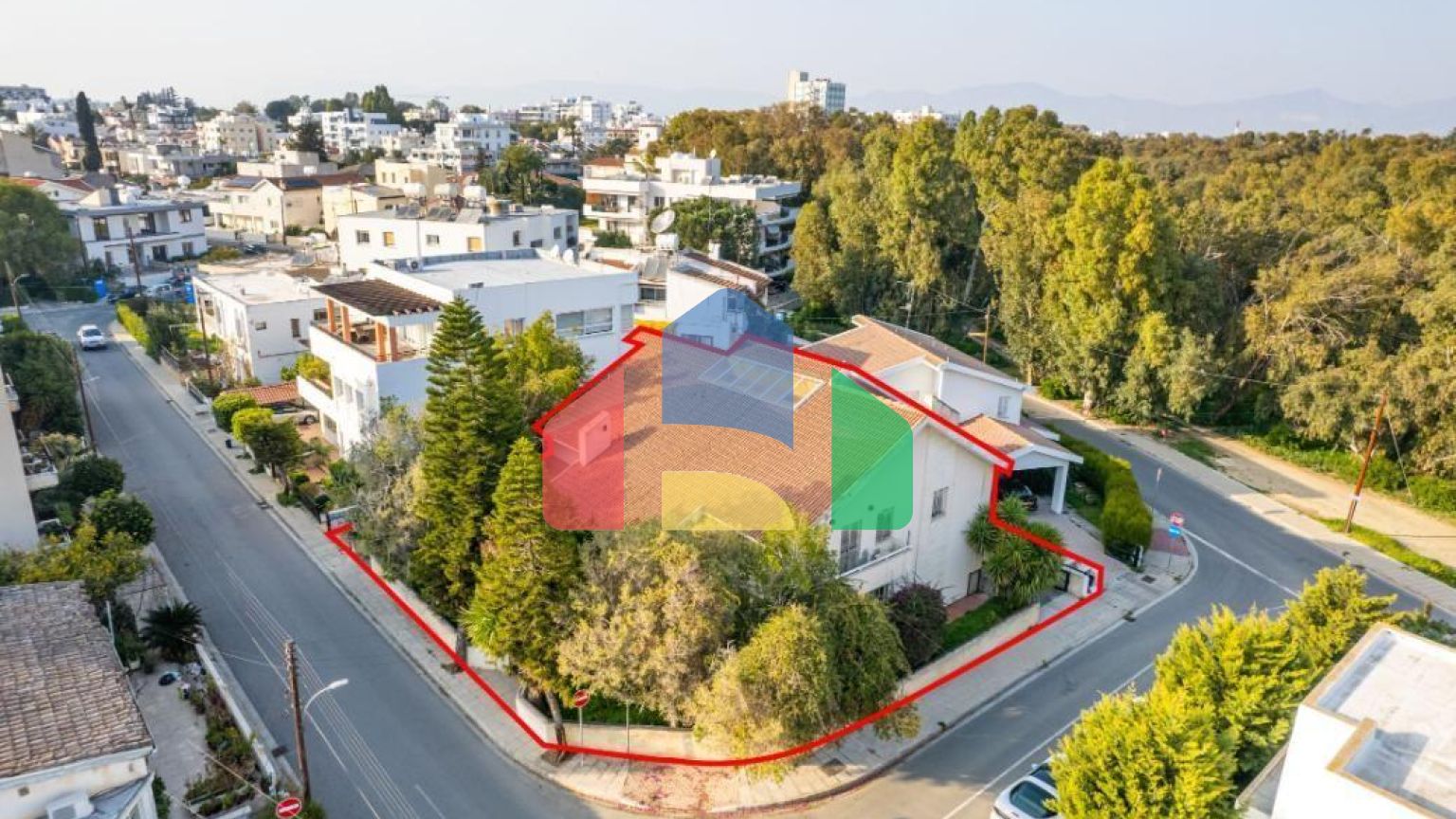 Продаж - Котедж 350 m² В Никосии