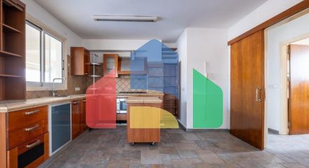 Продажа - Бизнес 595 m² в Никосии