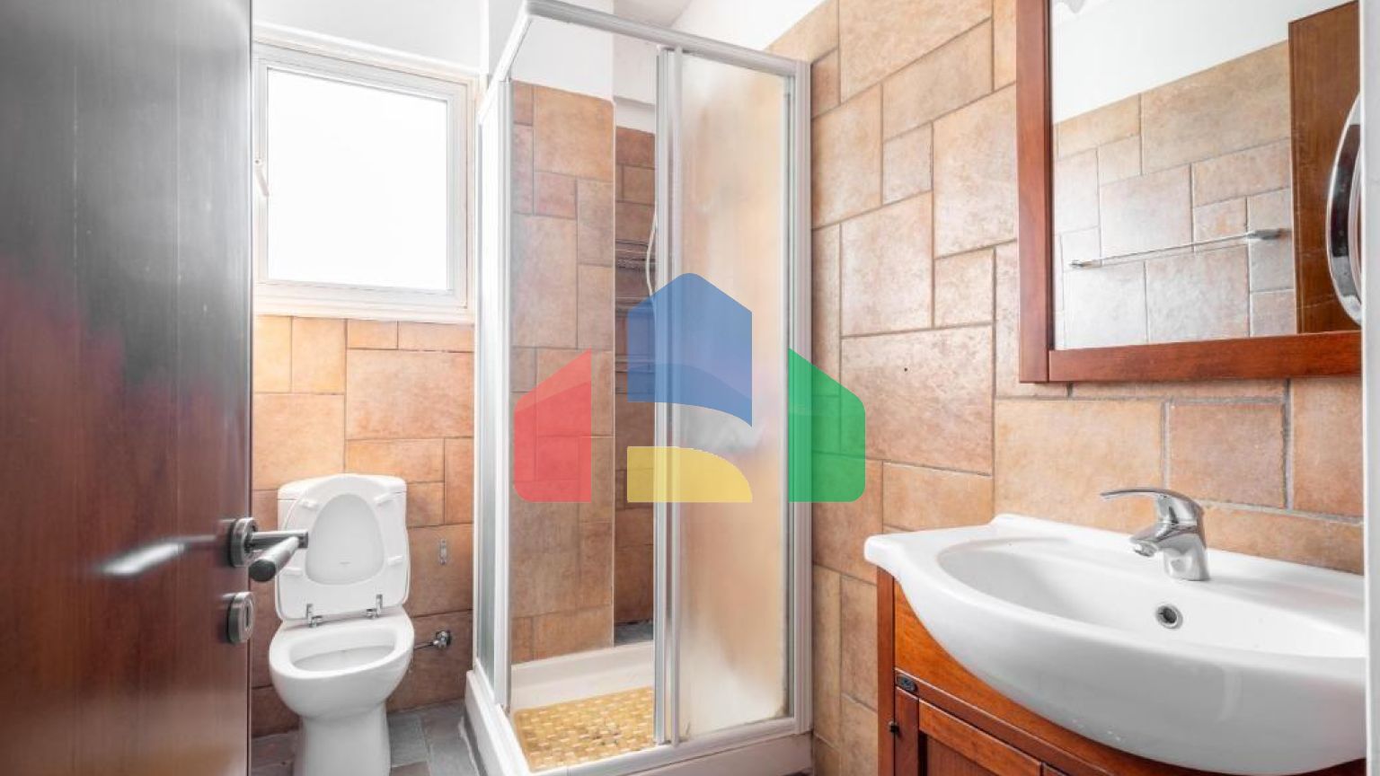 Продаж - Бізнес 595 m² В Никосии