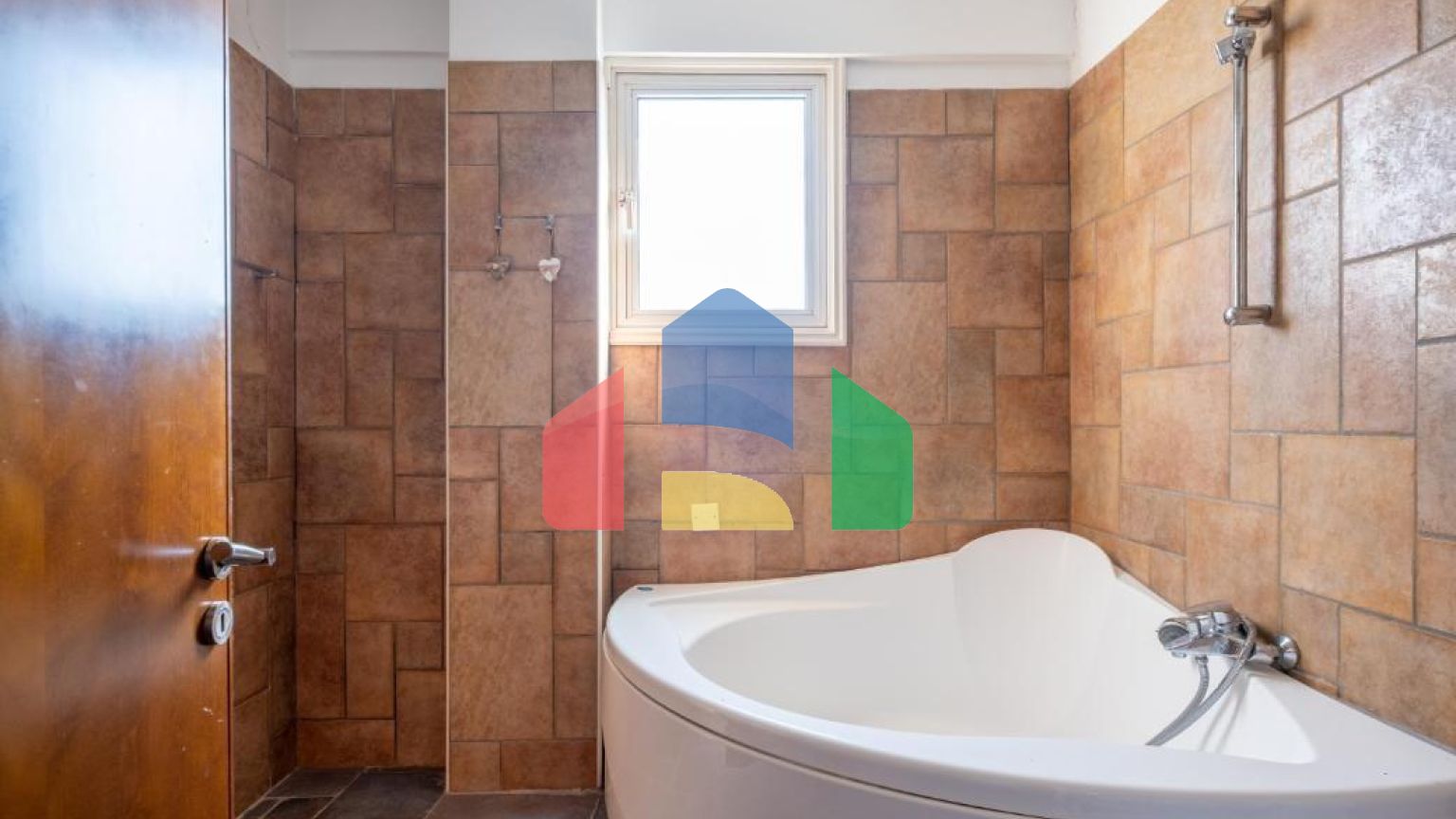 Продаж - Бізнес 595 m² В Никосии