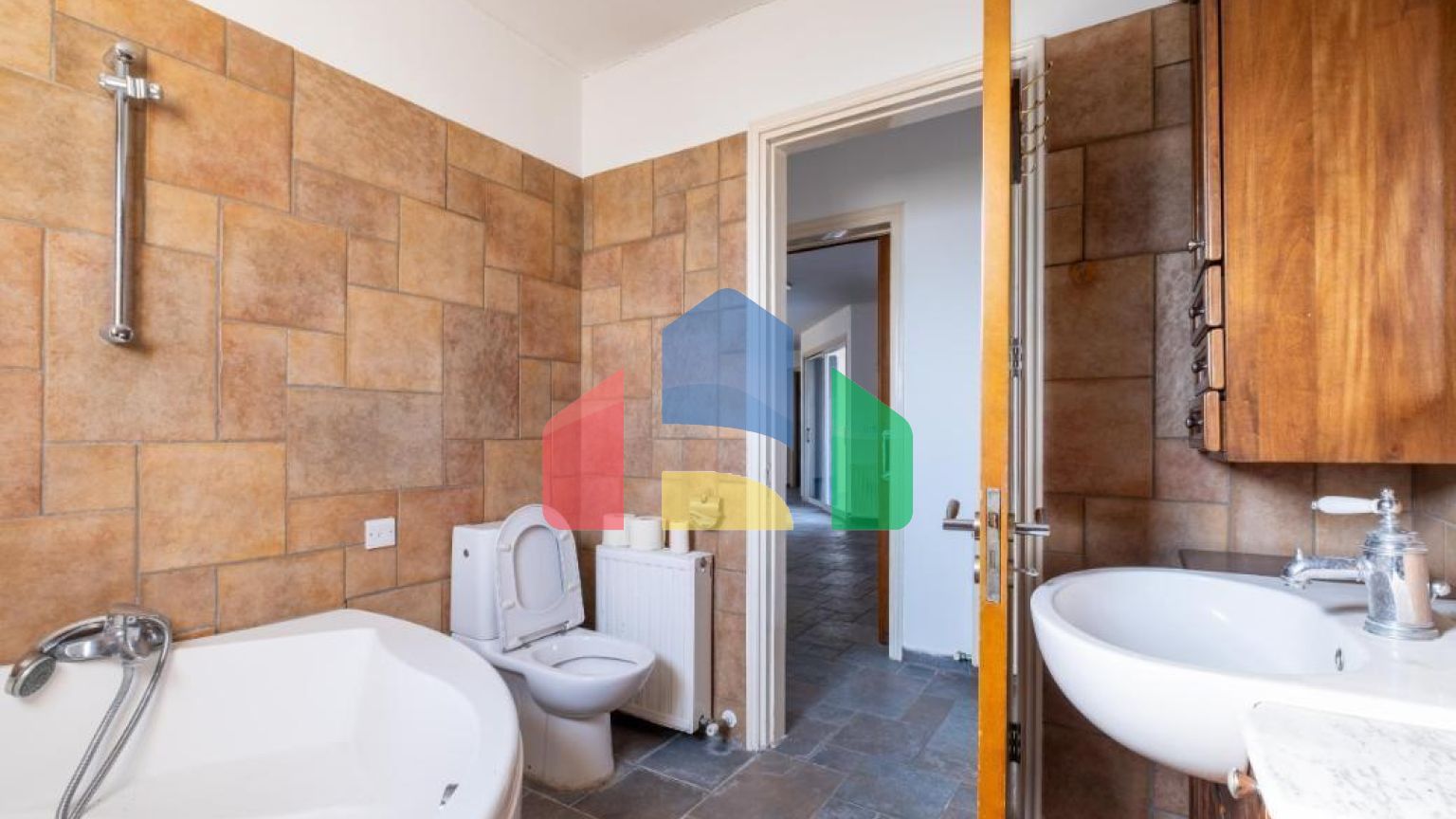 Продаж - Бізнес 595 m² В Никосии