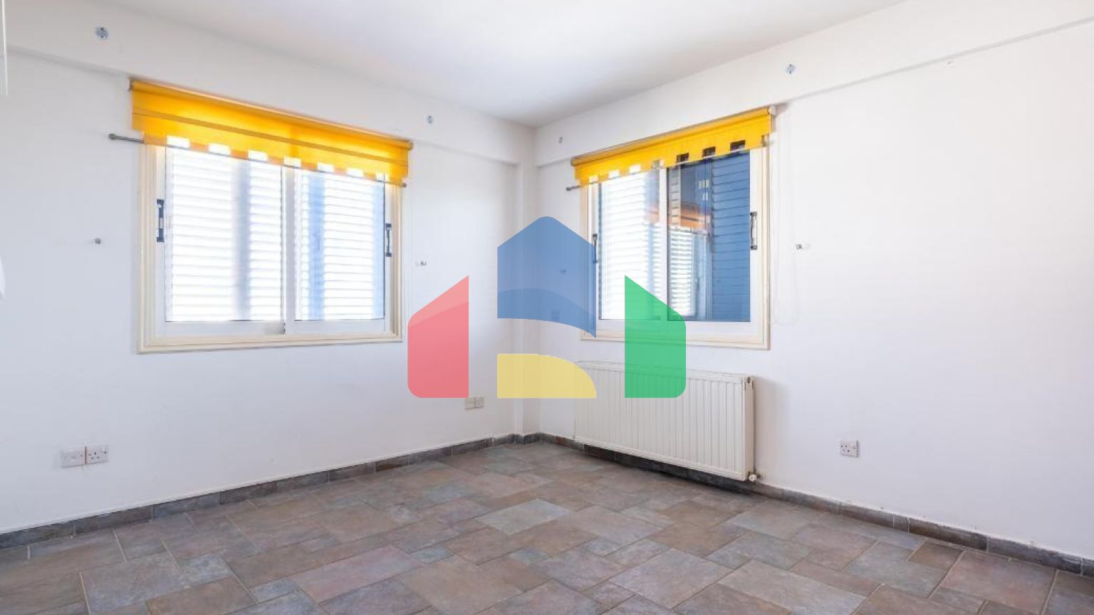 Продаж - Бізнес 595 m² В Никосии