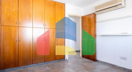 Продаж - Бізнес 595 m² В Никосии