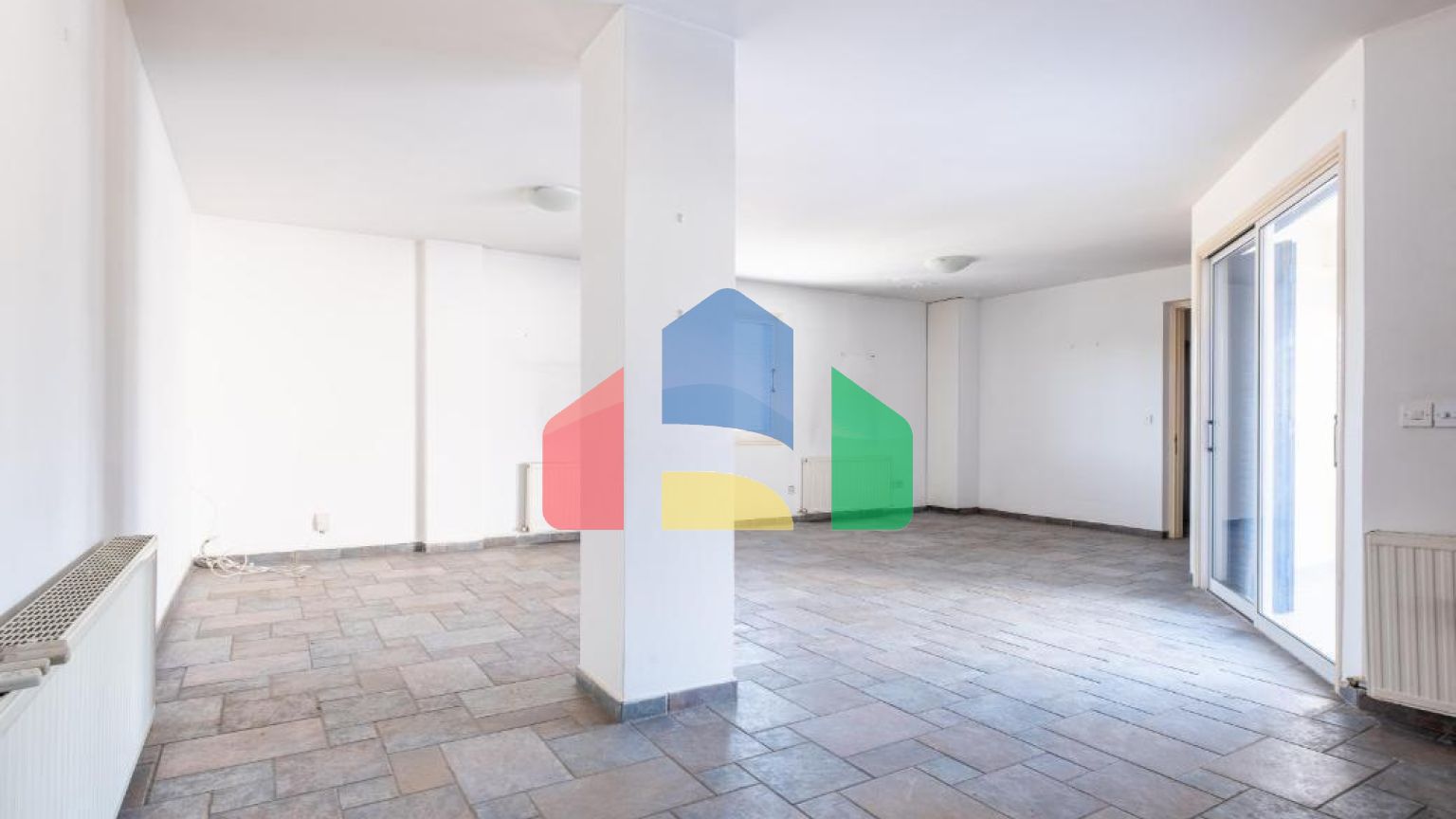 Продаж - Бізнес 595 m² В Никосии