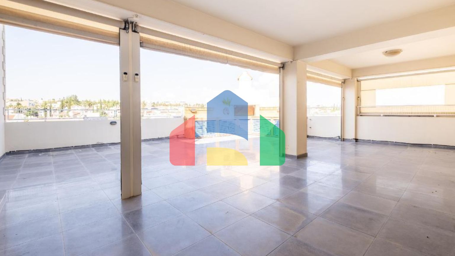 Продаж - Бізнес 595 m² В Никосии