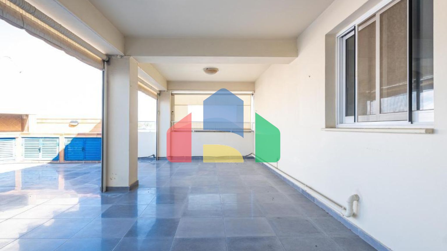 Продаж - Бізнес 595 m² В Никосии