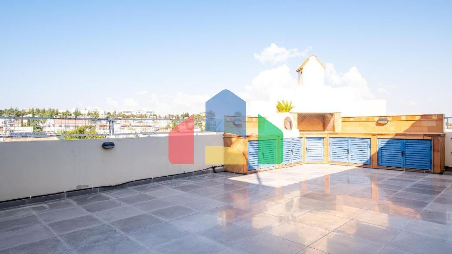 Продаж - Бізнес 595 m² В Никосии