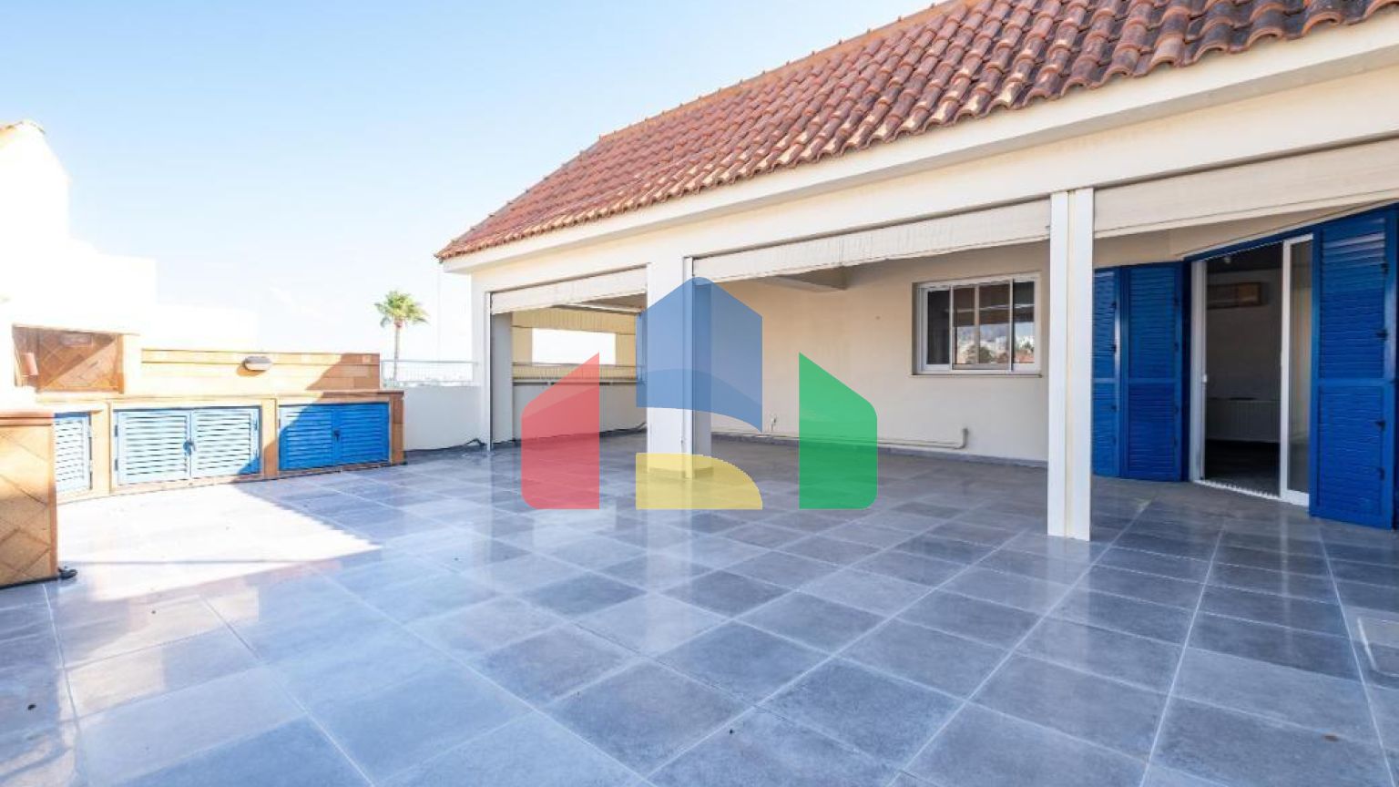 Продаж - Бізнес 595 m² В Никосии