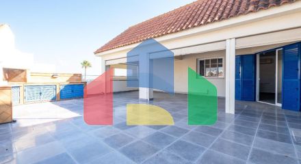 Продаж - Бізнес 595 m² В Никосии