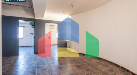 Продаж - Бізнес 595 m² В Никосии