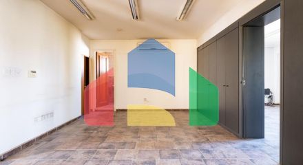 Продаж - Бізнес 595 m² В Никосии