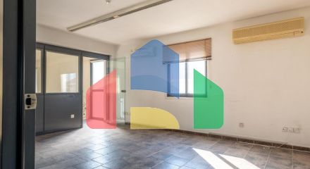 Продаж - Бізнес 595 m² В Никосии