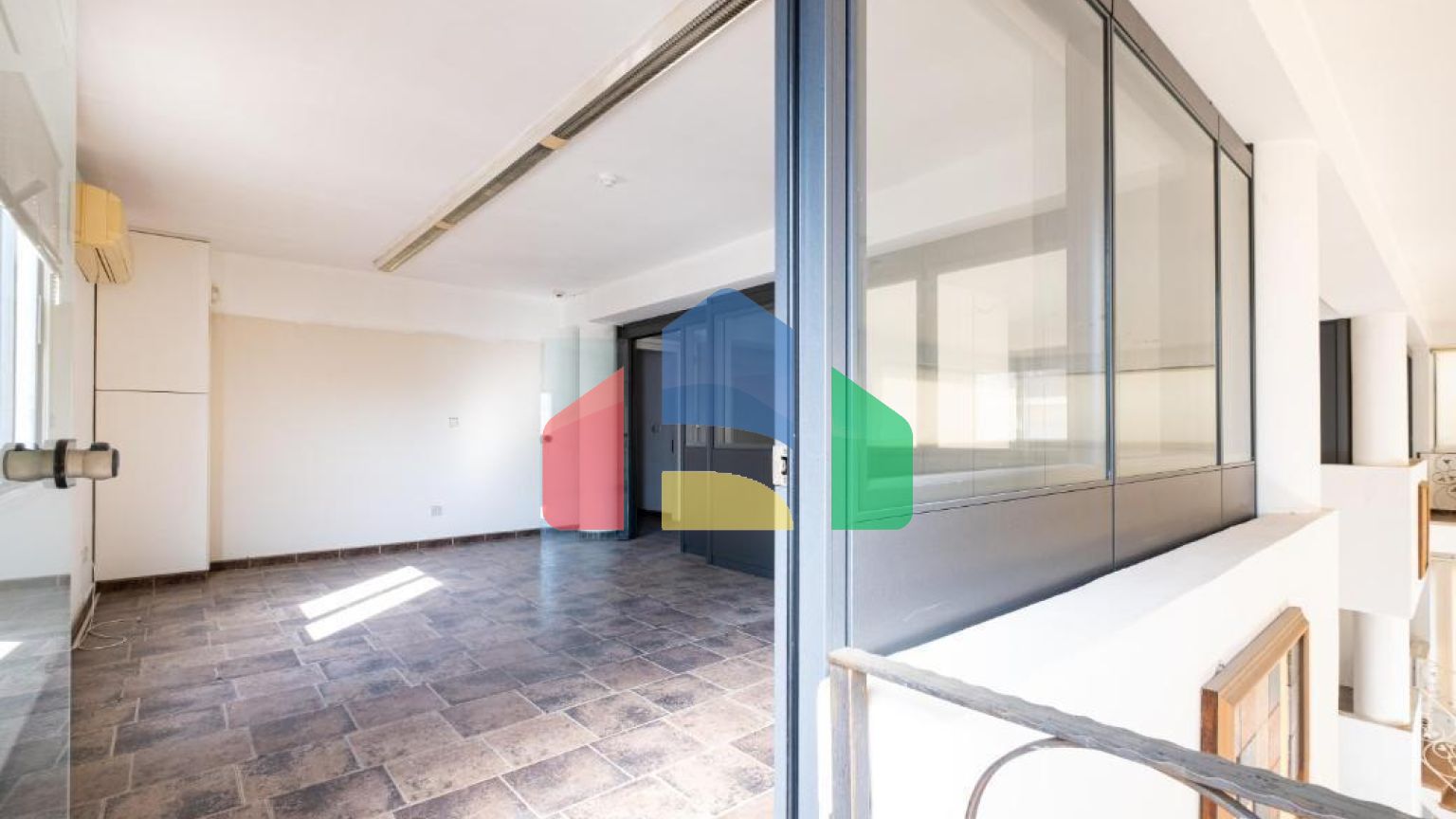 Продаж - Бізнес 595 m² В Никосии