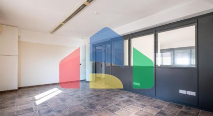Продаж - Бізнес 595 m² В Никосии