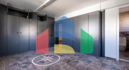 Продаж - Бізнес 595 m² В Никосии