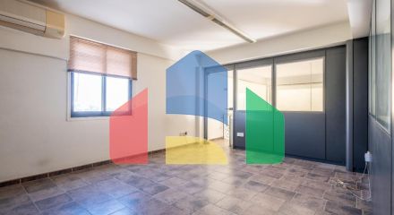 Продаж - Бізнес 595 m² В Никосии
