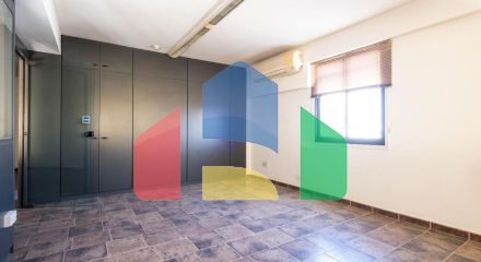 Продаж - Бізнес 595 m² В Никосии