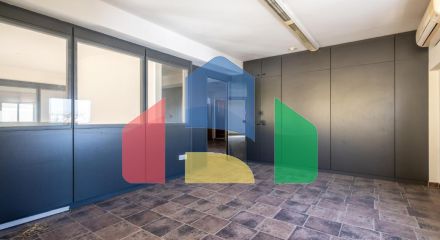 Продаж - Бізнес 595 m² В Никосии