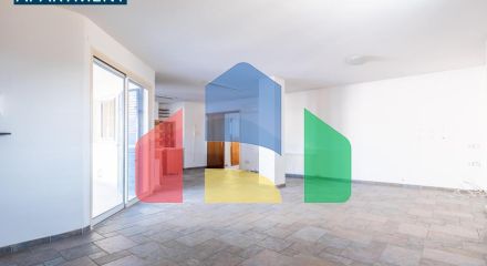 Продаж - Бізнес 595 m² В Никосии