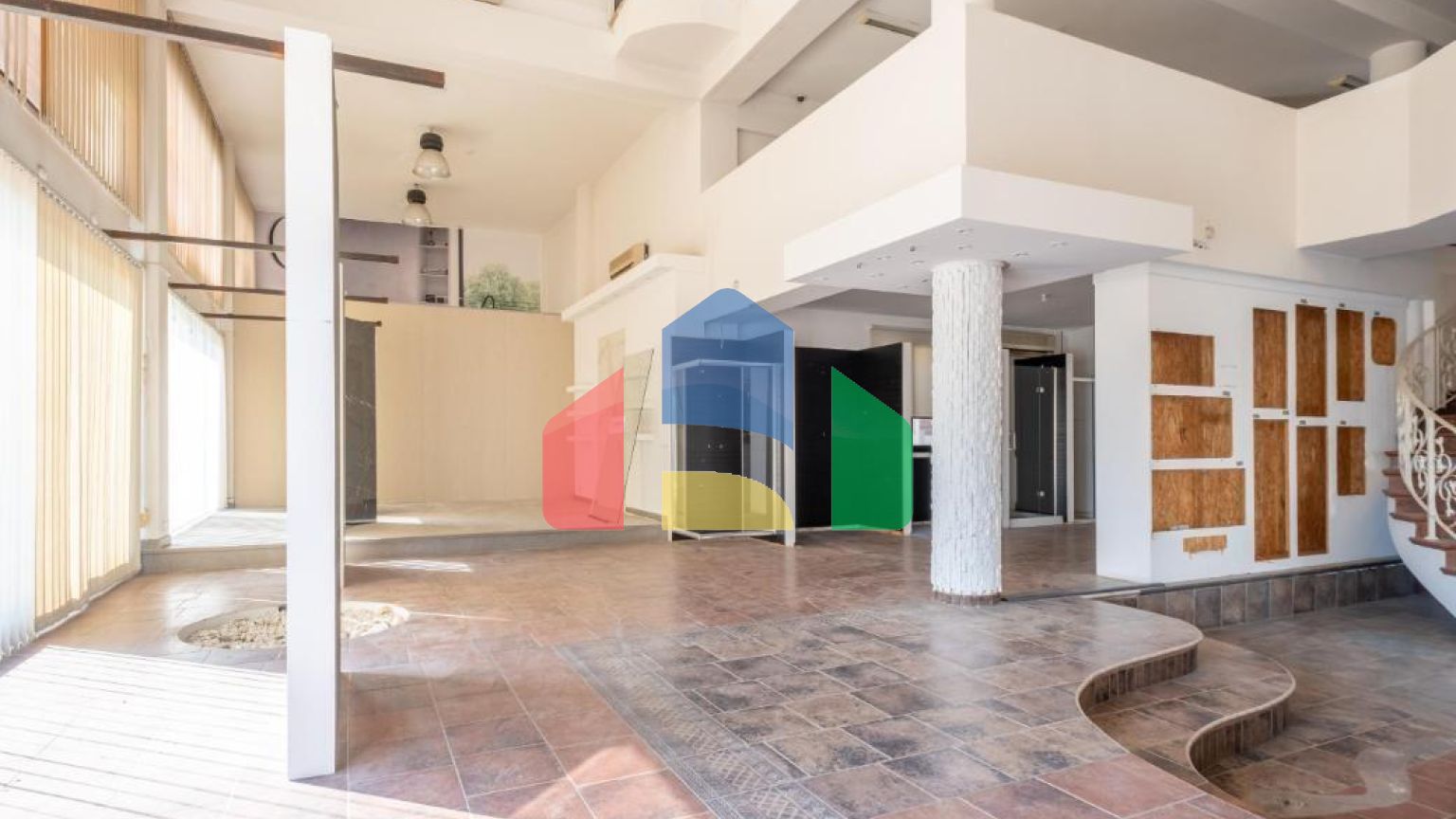 Продаж - Бізнес 595 m² В Никосии