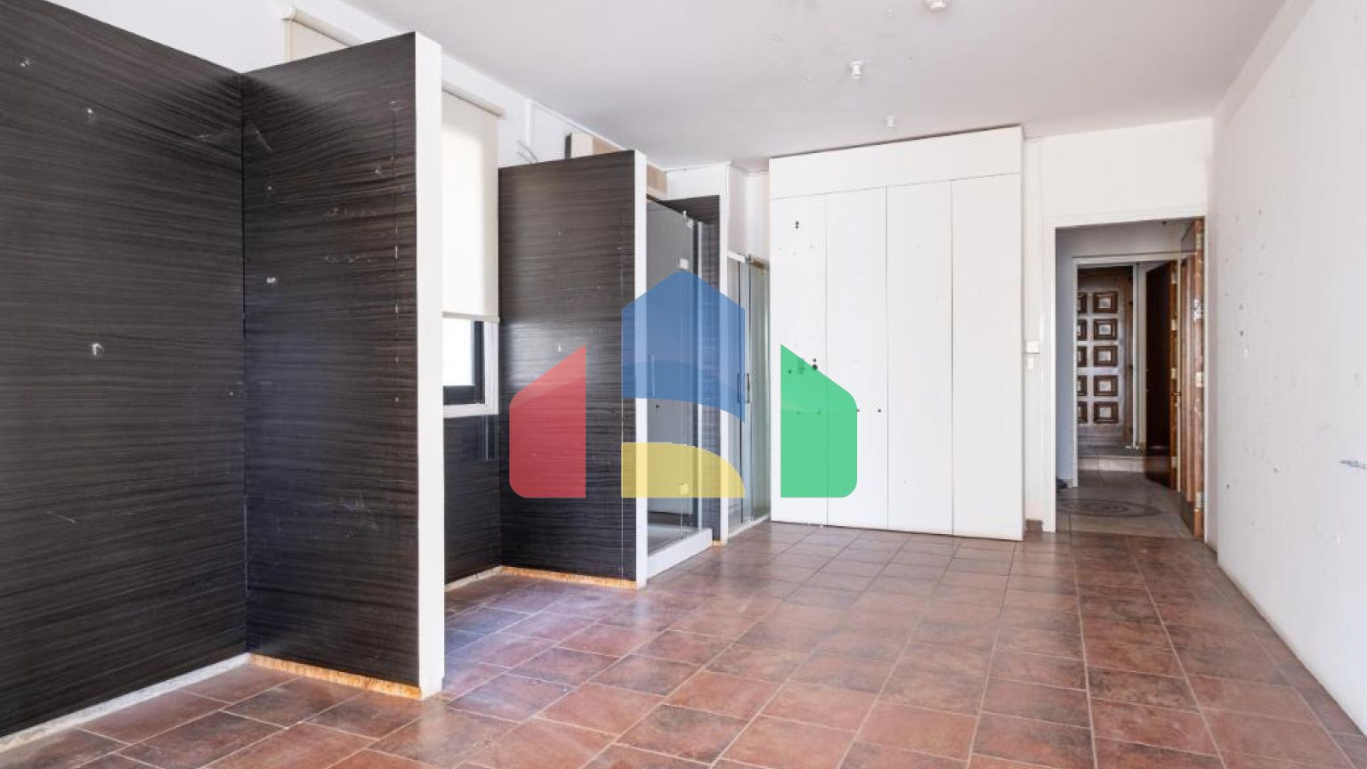 Продаж - Бізнес 595 m² В Никосии