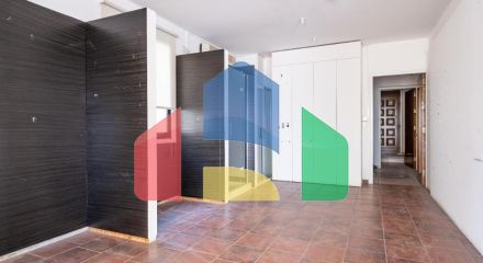 Продаж - Бізнес 595 m² В Никосии