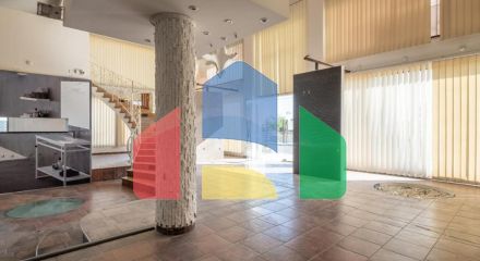 Продаж - Бізнес 595 m² В Никосии