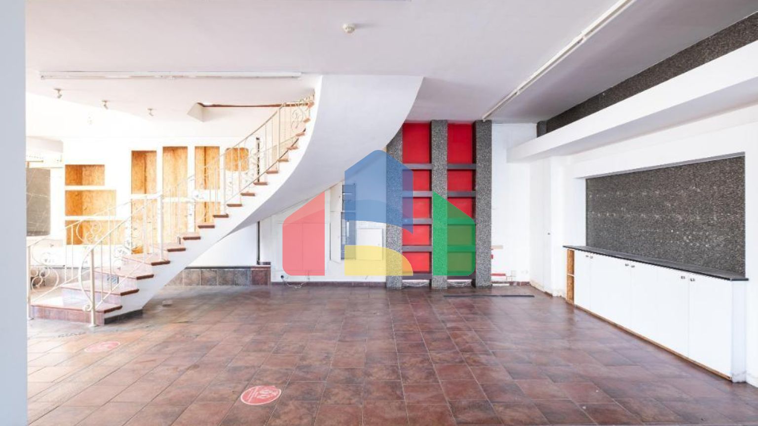 Продаж - Бізнес 595 m² В Никосии