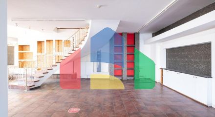 Продаж - Бізнес 595 m² В Никосии