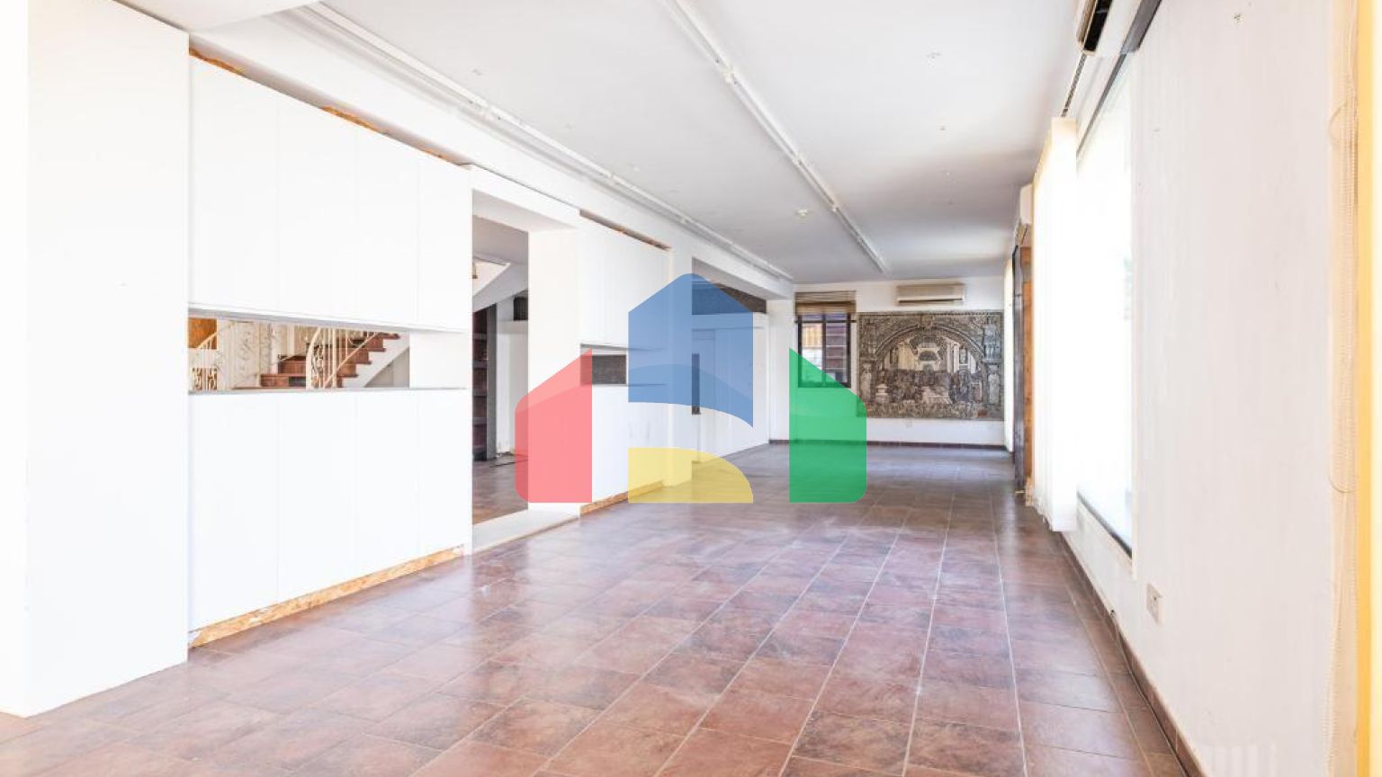 Продаж - Бізнес 595 m² В Никосии