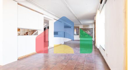 Продаж - Бізнес 595 m² В Никосии