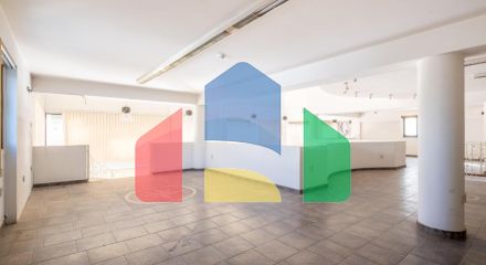 Продаж - Бізнес 595 m² В Никосии