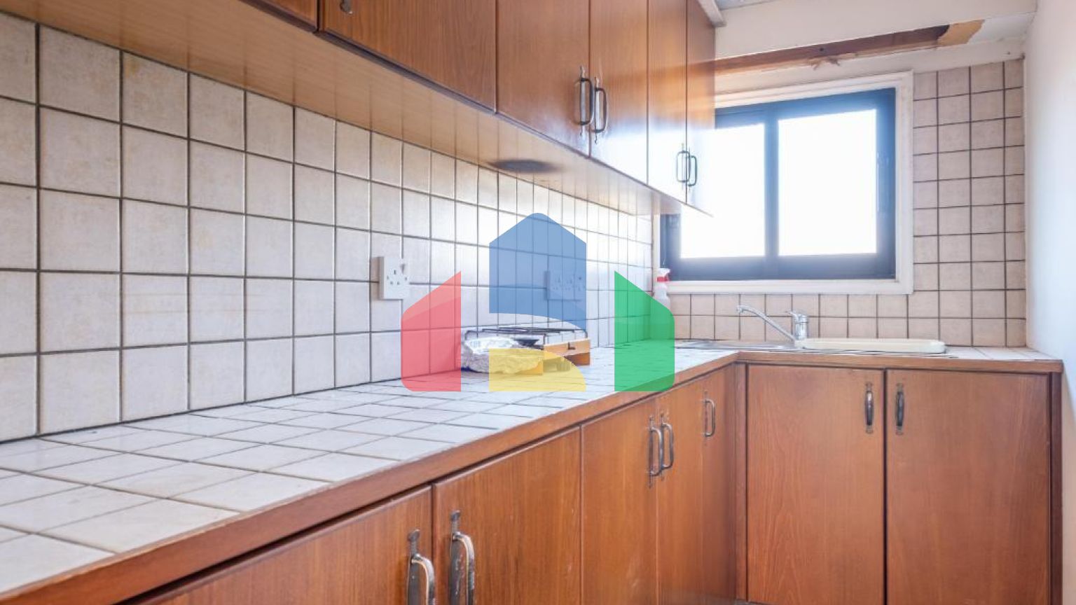 Продаж - Бізнес 595 m² В Никосии