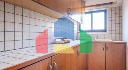 Продаж - Бізнес 595 m² В Никосии