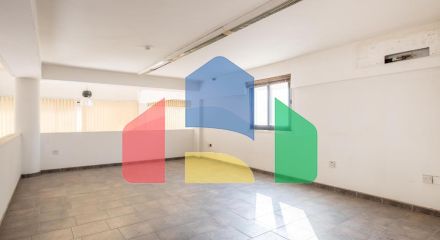 Продаж - Бізнес 595 m² В Никосии