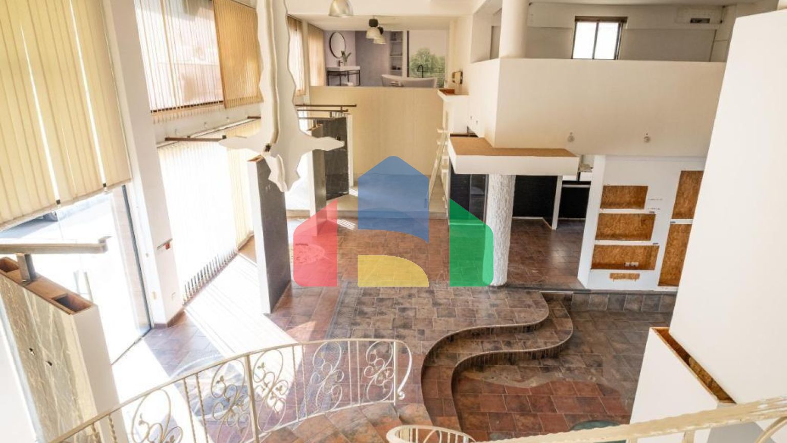 Продаж - Бізнес 595 m² В Никосии