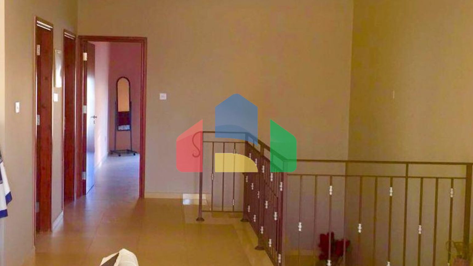 Продаж - Котедж 376 m² В Никосии