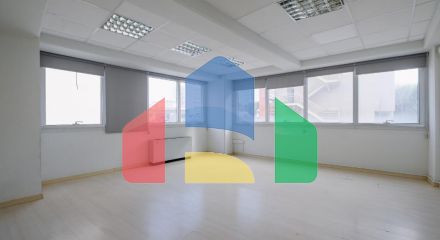 Продаж - Бізнес 200 m² В Никосии